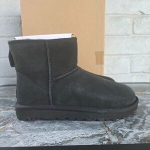 UGG Women's Classic Mini II Boots Black Suede Size 9 New In Box